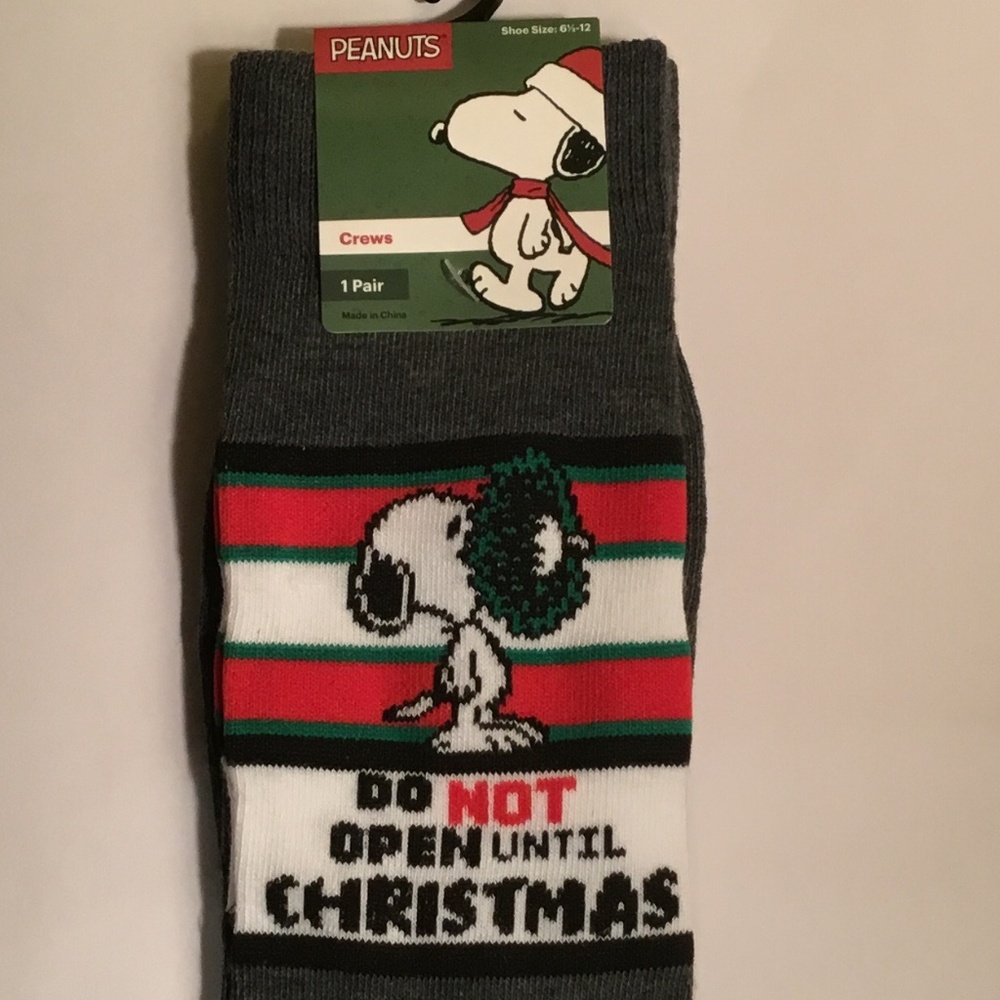 Peanuts Snoopy Crew socks Show Size 6 1/2 to 12
